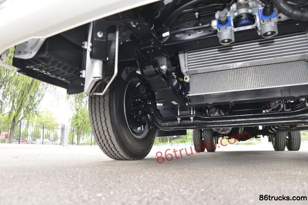 JAC Shuailing E carrosserie moyenne 131 ch 4X2(6 roues) camion léger plateau 3,85 m cabine avec couchette (China VI) Châssis (2) | 86Trucks