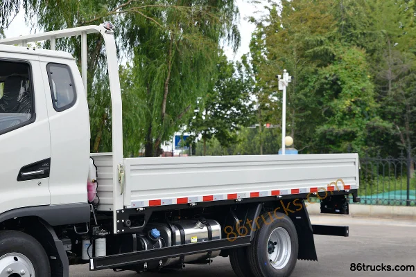 JAC Shuailing E carrosserie moyenne 131 ch 4X2(6 roues) camion léger plateau 3,85 m cabine avec couchette (China VI) (1) | 86Trucks