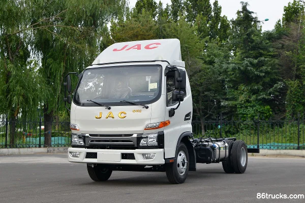 JAC Shuailing E medium body 160 hp 4X2(6 wheels) 4.18m single-row stake truck (China VI) Exterior (3) | 86Trucks