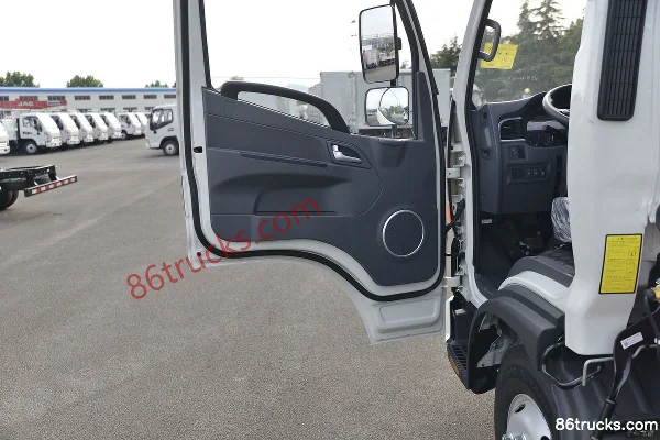 JAC Shuailing E medium body 160 hp 4X2(6 wheels) 4.18m single-row stake truck (China VI) Cab (2) | 86Trucks