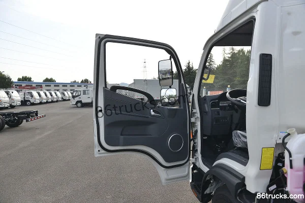 JAC Shuailing E medium body 160 hp 4X2(6 wheels) 4.18m single-row stake truck (China VI) Cab (1) | 86Trucks