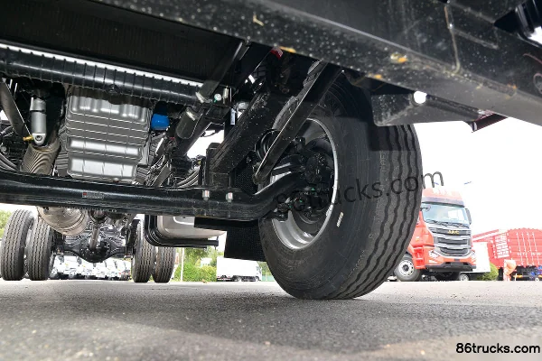 JAC Gallop A5L III Medium Truck 200hp 4X2(6 wheels) 7.8m box cargo truck Chassis (3) | 86Trucks