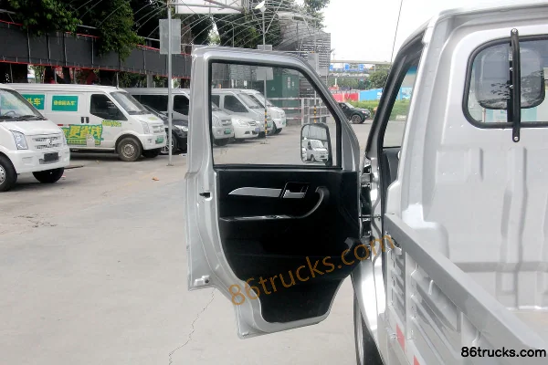 Ruichi EK01S 2.0T 2.7m single-row pure electric flatbed micro truck 31.25kWh 4X2(6 wheels) Interior (1) | 86Trucks