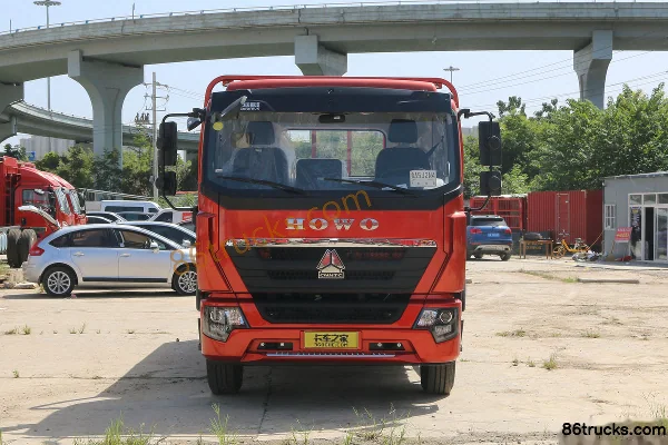 Sinotruk HOWO G5X Medium Truck 220 hp 4X2(6 wheels) 5.75m AMT Automatic Flatbed Cargo Truck Exterior (2) | 86Trucks