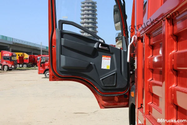 Sinotruk HOWO G5X Medium Truck 220 hp 4X2(6 wheels) 5.75m AMT Automatic Flatbed Cargo Truck Cab (3) | 86Trucks
