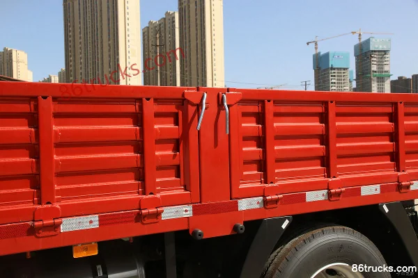 Sinotruk HOWO G5X Medium Truck 220 hp 4X2(6 wheels) 5.75m AMT Automatic Flatbed Cargo Truck Body (3) | 86Trucks