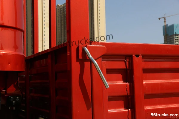 Sinotruk HOWO G5X Medium Truck 220 hp 4X2(6 wheels) 5.75m AMT Automatic Flatbed Cargo Truck Body (2) | 86Trucks