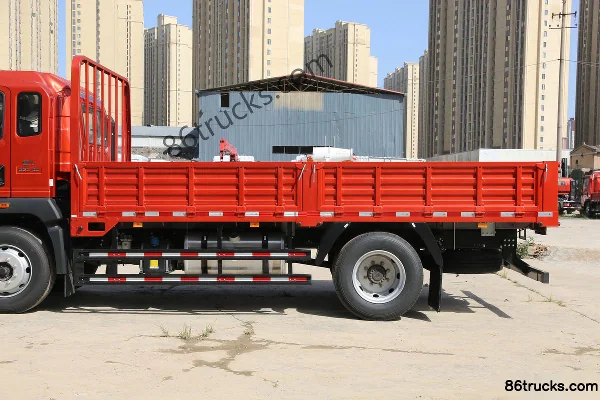 Sinotruk HOWO G5X Medium Truck 220 hp 4X2(6 wheels) 5.75m AMT Automatic Flatbed Cargo Truck Body (1) | 86Trucks