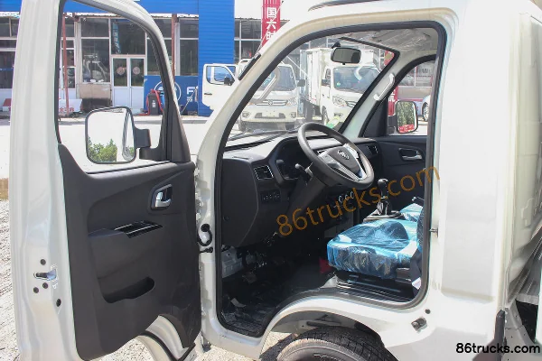 Foton Xiangling M1 Comfort 1.6L 105hp 4X2(6 wheels) CNG 3.3m single-row box micro truck Cab (3) | 86Trucks