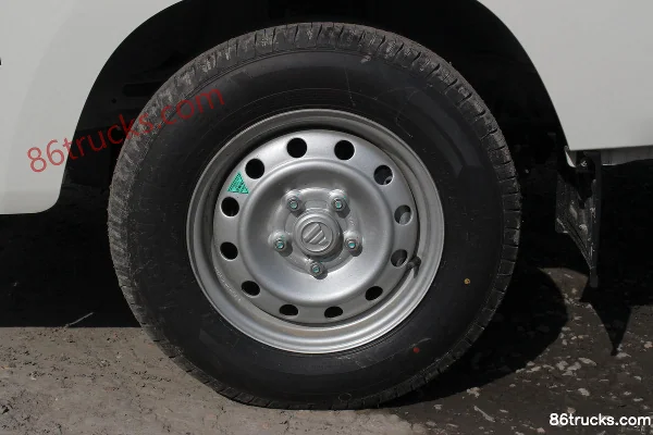 Foton Xiangling M1 Comfort 1.6L 105hp 4X2(6 wheels) CNG 3.3m single-row box micro truck Chassis (3) | 86Trucks