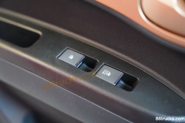 JAC Kangling J5 130 hp 4X2(6 wheels) 4.15m single-row van truck (China VI) Cab (2) | 86Trucks