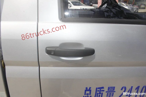 Wuling Rongguang Mini Truck 1.5L 107 hp 4X2(6 wheels) Gasoline 3.005m Single Row Stake Mini Truck Exterior (3) | 86Trucks