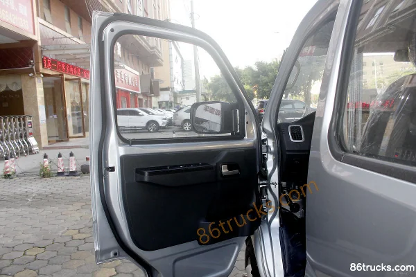 Ankai Shenqi T20L 1.5L 116hp 4X2(6 wheels) Gasoline 3.01m Double Row Stake Truck Cab (1) | 86Trucks