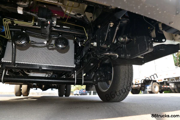 Foton Times Pilot S1 122 hp 4X2(6 wheels) 2.7m double-row flatbed light truck Chassis (3) | 86Trucks