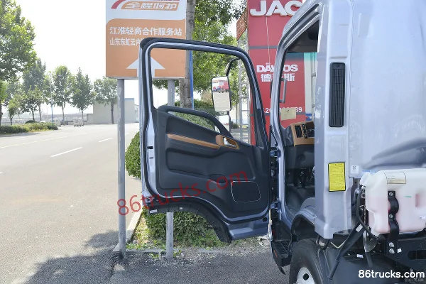 JAC Junling A8 160hp 4X2(6 wheels) 4.18m Single Row Stake Truck (China VI) Cab (1) | 86Trucks