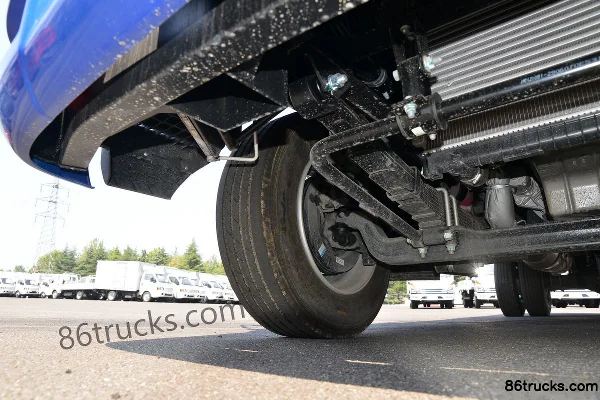 JAC Junling A8 170 hp 4X2(6 wheels) 5.4m Crew Cab Flatbed Light Truck Chassis (2) | 86Trucks