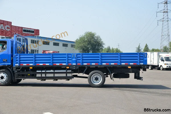 JAC Junling A8 170 hp 4X2(6 wheels) 5.4m Crew Cab Flatbed Light Truck Body (2) | 86Trucks