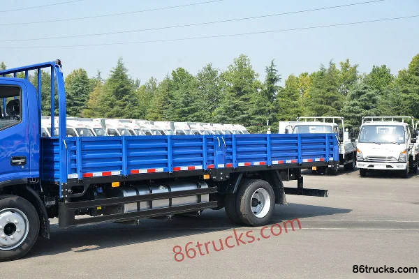 JAC Junling A8 170 hp 4X2(6 wheels) 5.4m Crew Cab Flatbed Light Truck Body (1) | 86Trucks