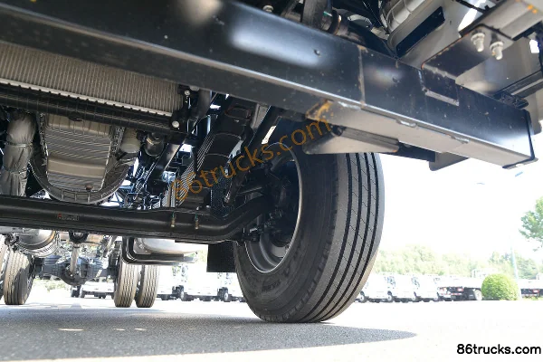 JAC Dewos V9 220 ch 4X2(6 roues) 5,48 m camion porteur à ridelles cabine demi-avancée Châssis (3) | 86Trucks