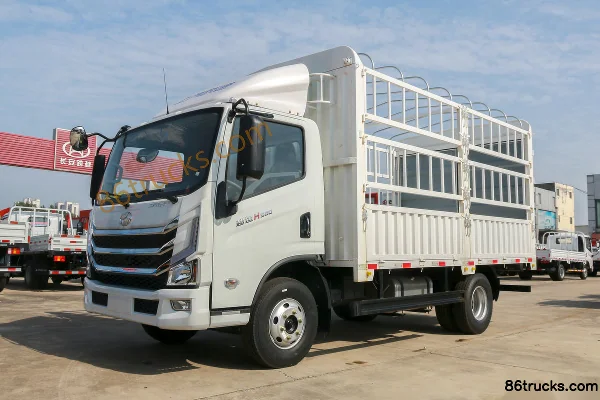 Yuejin Chaoyue H500 155 hp 4X2(6 wheels) 4.2m single-row stake truck (8-speed) Exterior (3) | 86Trucks