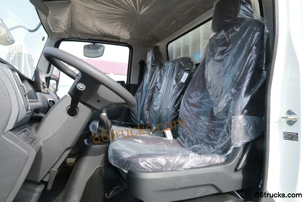 Yuejin Chaoyue H500 155 hp 4X2(6 wheels) 4.2m single-row stake truck (8-speed) Cab (3) | 86Trucks