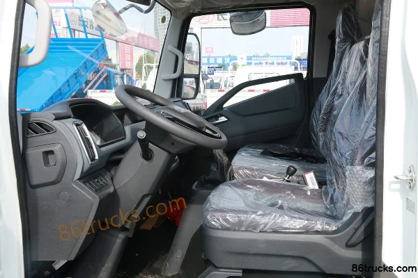 Yuejin Chaoyue H500 155 hp 4X2(6 wheels) 4.2m single-row stake truck (8-speed) Cab (2) | 86Trucks