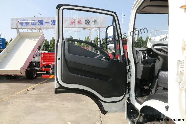 Yuejin Chaoyue H500 155 hp 4X2(6 wheels) 4.2m single-row stake truck (8-speed) Cab (1) | 86Trucks