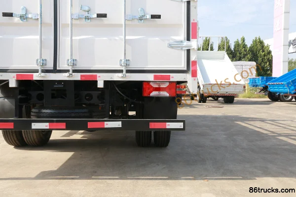 Yuejin Chaoyue H500 155 hp 4X2(6 wheels) 4.2m single-row stake truck (8-speed) Body (3) | 86Trucks