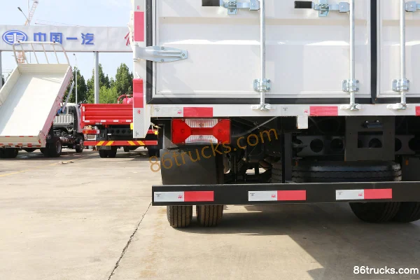 Yuejin Chaoyue H500 155 hp 4X2(6 wheels) 4.2m single-row stake truck (8-speed) Body (2) | 86Trucks