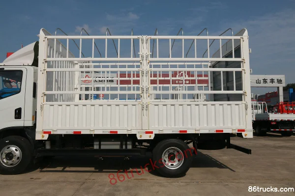 Yuejin Chaoyue H500 155 hp 4X2(6 wheels) 4.2m single-row stake truck (8-speed) Body (1) | 86Trucks