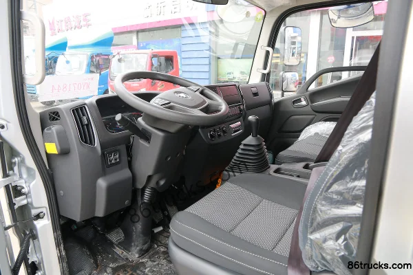 Foton Auman S1 Series 156 hp 4X2(6 wheels) 4.17 m single-row stake light truck (China VI) Cab (3) | 86Trucks