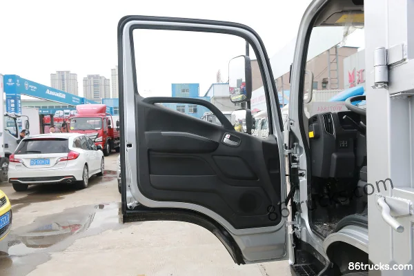 Foton Auman S1 Series 156 hp 4X2(6 wheels) 4.17 m single-row stake light truck (China VI) Cab (1) | 86Trucks