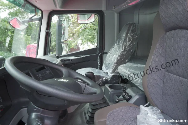 Foton Auman GTL Zhixiang Edition North Edition 470hp 6X4(10 wheels) tractor truck (China VI) Cab (3) | 86Trucks