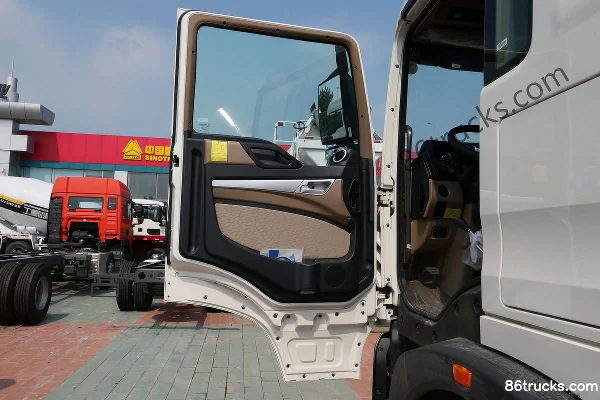 Sinotruk HOWO TX 350hp 8X4(12 wheels) 7.8m³ concrete mixer truck (China VI) (Tanghong Heavy Industry brand) (XT5317GJBT5F33) Cab (1) | 86Tru