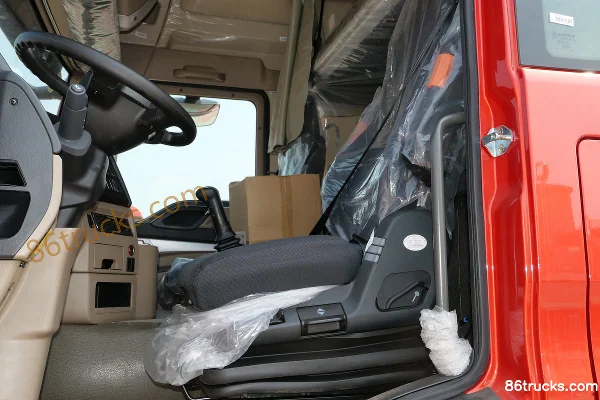 Sinotruk HOWO TX Heavy Truck 430 hp 6X4(10 wheels) Tractor Truck (China VI) Cab (2) | 86Trucks