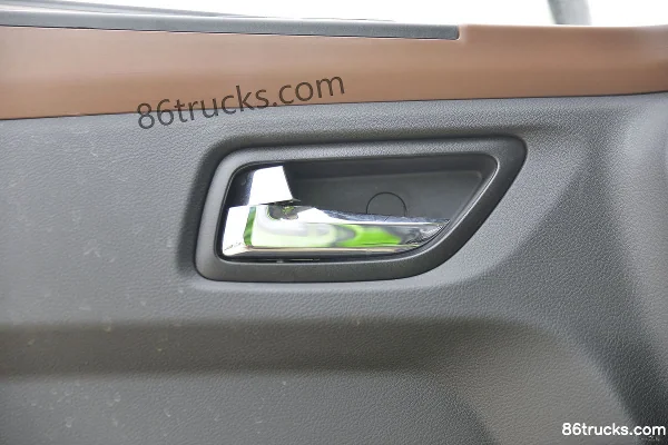 Dongfeng DV5 7.7L Diesel 350hp 8X4(12 wheels) Fast Gear 10-Speed 6.2m Dump Truck Cab (3) | 86Trucks