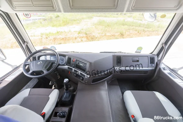 Dongfeng Liuqi Chenglong H5 330 ch 8X4(12 roues) camion malaxeur 7,73 m³ (pont 440) Cabine (1) | 86Trucks
