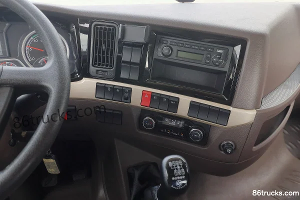 Dongfeng Liuqi Chenglong H5 400ch 4X2(6 roues) tracteur routier LNG Cabine (3) | 86Trucks