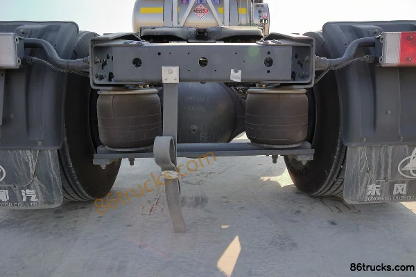 Dongfeng Liuqi Chenglong H7 heavy truck 500hp 6X4(10 wheels) LNG automatic transmission tractor truck (China VI) Cab (1) | 86Trucks