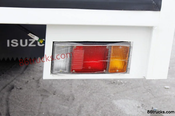 Isuzu 700P 189 ch 4X2(6 roues) camion porteur fourgon, cabine simple, 4,3 m Carrosserie (2) | 86Trucks