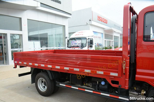 Tangjun Ouling S3 150hp 4X2(6 wheels) 3.88m Semi-row Flatbed Light Truck Body (1) | 86Trucks