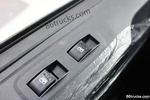 Dongfeng Duolika D12 260 hp 4X2(6 wheels) 9.75m AMT automatic cargo truck (China VI) Cab (3) | 86Trucks
