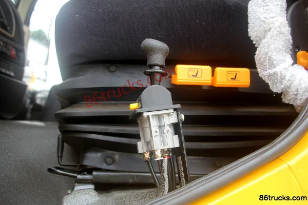 Sinotruk MAN H5 350 hp 8X4(12 wheels) 5.6m dump truck Cab (2) | 86Trucks