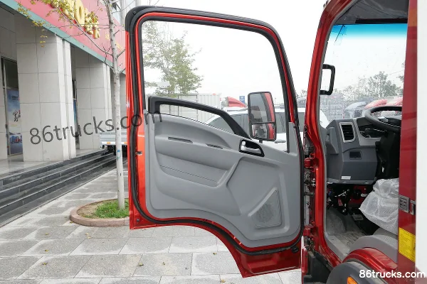 Sinotruk HOWO Zhuimeng 130 hp 4X2(6 wheels) 4.15m single-row van light truck Cab (1) | 86Trucks