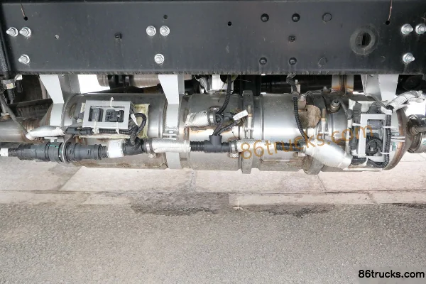 Sinotruk HOWO Zhuimeng 130 hp 4X2(6 wheels) 4.15m single-row van light truck Chassis (2) | 86Trucks