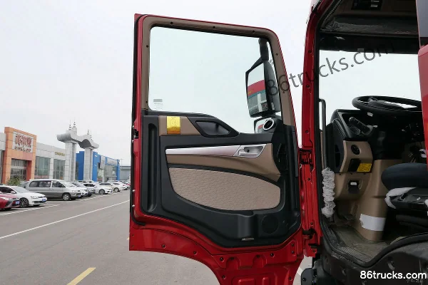 Sinotruk HOWO TX camion lourd 440 ch 6X4(10 roues) tracteur routier Cabine (1) | 86Trucks