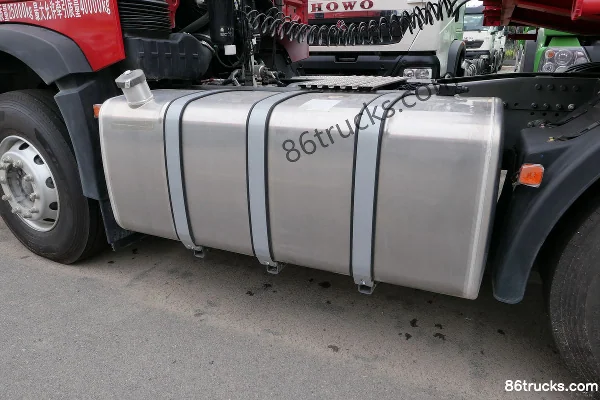 Sinotruk HOWO TX camion lourd 440 ch 6X4(10 roues) tracteur routier Châssis (3) | 86Trucks