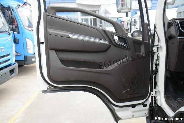 JMC Kaiyun Blue Whale Luxury Edition 152hp 4X2(6 wheels) 4.1m Single Row Flatbed Light Truck Cab (3) | 86Trucks
