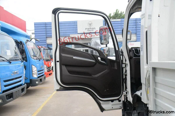 JMC Kaiyun Blue Whale Luxury Edition 152hp 4X2(6 wheels) 4.1m Single Row Flatbed Light Truck Cab (2) | 86Trucks