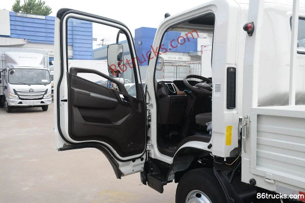 JMC Kaiyun Blue Whale Luxury Edition 152hp 4X2(6 wheels) 4.1m Single Row Flatbed Light Truck Cab (1) | 86Trucks